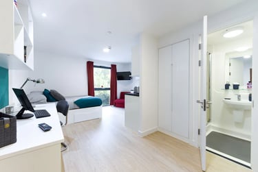 Studio silver plus city view - Image 1