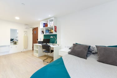 Studio silver at Vincent Place, Vincent's Walk, City Centre, Southampton, SO141JY - Image 5