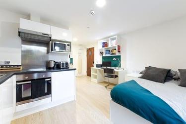 Studio silver plus city view at Vincent Place, Vincent's Walk, City Centre, Southampton, SO141JY - Image 2