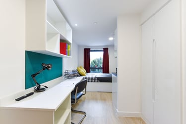 Studio bronze plus city view at Vincent Place, Vincent's Walk, City Centre, Southampton, SO141JY - Image 1