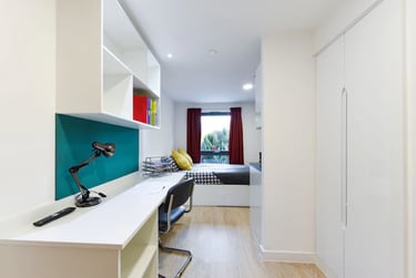 Studio bronze plus city view - Image 1