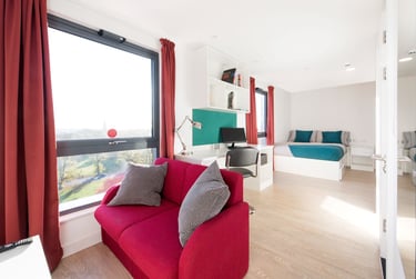 Studio gold at Vincent Place, Vincent's Walk, City Centre, Southampton, SO141JY - Image 1