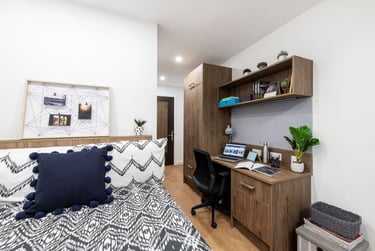 Ensuite Silver - Image 1