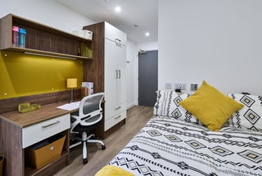 Ensuite - Large Flat - Image 2