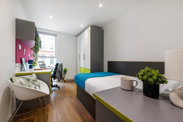 Ensuite bronze at The Boulevard, 6-18 Hull Road, Central, York, YO103JG - Image 1