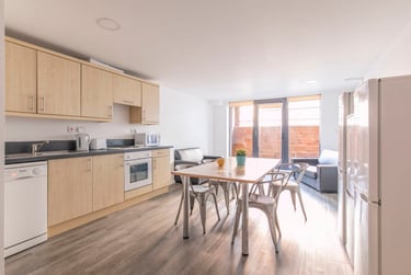 One Bed Apartment - Image 3