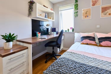 Classic En-suite In A 6-bed Flat - Image 2
