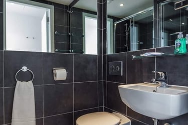 Studio apartment - Tower Bridge (Summer Room) at Tower Bridge, 52 Minories, Tower Hill, London, EC3N1JJ - Image 8