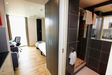 Studio apartment - Tower Bridge (Summer Room) at Tower Bridge, 52 Minories, Tower Hill, London, EC3N1JJ - Image 6