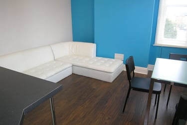 3 bed house, Winton, Bournemouth, BH91AU - Image 2