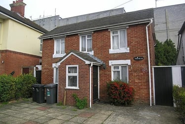 6 bed house, 14 Brassey Road, Moordown, Bournemouth, BH91PT - Image 1