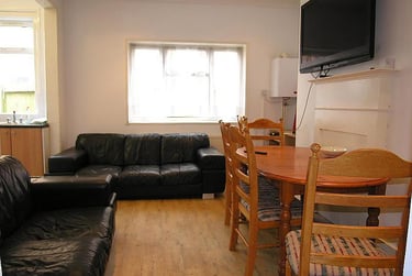 6 bed house, Charminster, Springbourne, Bournemouth, BH88NZ - Image 3