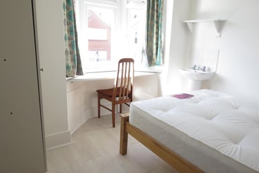 7 bed house, 109 Ensbury Park Road, Ensbury Park, Bournemouth, BH92SH - Image 8