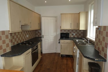 4 bed house, Winton, Ensbury Park, Bournemouth, BH92SE - Image 5