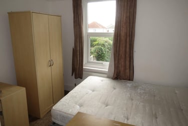 4 bed house, Winton, Ensbury Park, Bournemouth, BH92SE - Image 9