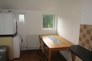 4 bed house, Winton, Ensbury Park, Bournemouth, BH92SE - Image 4