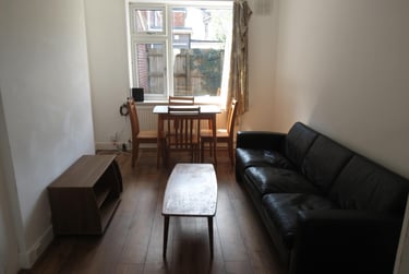 4 bed house, Winton, Bournemouth, BH92PN - Image 2