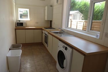 4 bed house, Winton, Bournemouth, BH92PN - Image 3