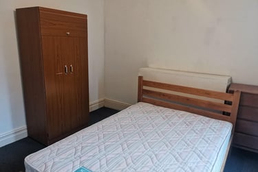 4 bed house, Winton, Ensbury Park, Bournemouth, BH92PH - Image 3