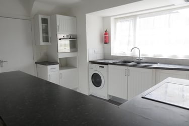 6 bed house, 2b Maple Road, Winton, Bournemouth, BH92PN - Image 3