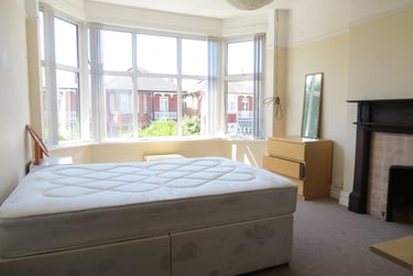 5 bed house, Winton, Charminster, Bournemouth, BH91BY - Image 2