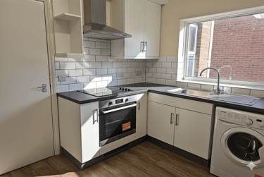 5 bed house, 41 Alton Road, Talbot village, Bournemouth, BH104AD - Image 5