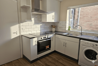 5 bed house, 41 Alton Road, Talbot village, Bournemouth, BH104AD - Image 4