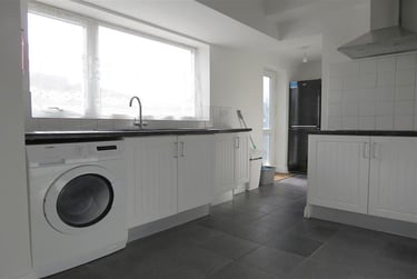 6 bed house, 2b Maple Road, Winton, Bournemouth, BH92PN - Image 1