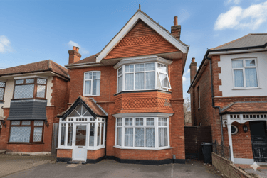 5 bed house, Winton, Ensbury Park, Bournemouth, BH92ND - Image 2