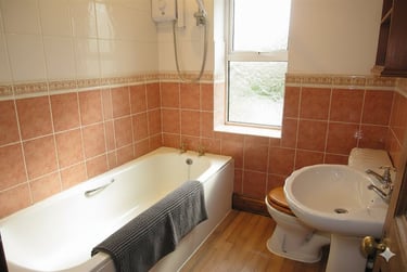 4 bed house, Charminster, Springbourne, Bournemouth, BH88NZ - Image 2