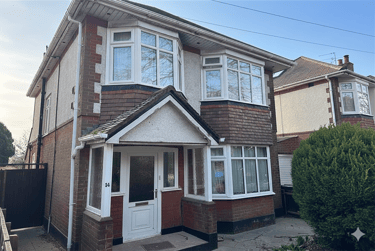4 bed house, 14 Redhill Avenue, Ensbury Park, Bournemouth, BH92SN - Image 2
