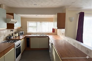 3 bed flat, Wallisdown, Talbot village, Poole, BH125BJ - Image 3