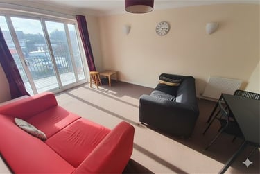 3 bed flat, Wallisdown, Talbot village, Poole, BH125BJ - Image 2