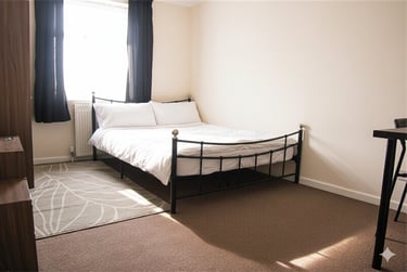 3 bed flat, Wallisdown, Talbot village, Poole, BH125BJ - Image 4