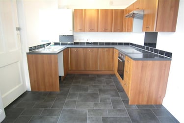 2 bed flat, GFF 43 Kings Road, Charminster, Bournemouth, BH37LE - Image 1