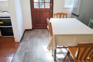 3 bed flat, Gerald Road, Charminster, Bournemouth, BH37JZ - Image 3