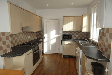 4 bed house, Winton, Ensbury Park, Bournemouth, BH92SE - Image 4