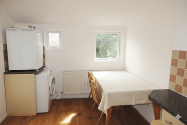 4 bed house, Winton, Ensbury Park, Bournemouth, BH92SE - Image 5