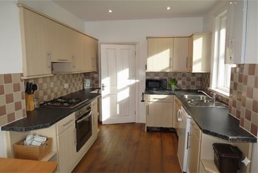 4 bed house, Winton, Ensbury Park, Bournemouth, BH92SE - Image 5