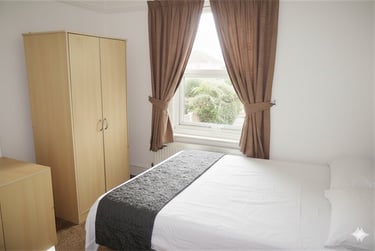 4 bed house, Winton, Ensbury Park, Bournemouth, BH92SE - Image 8