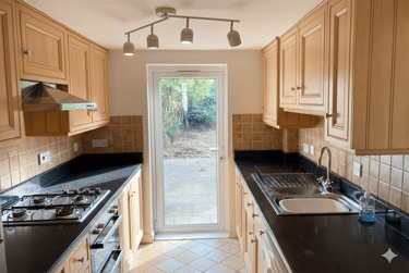 4 bed house, Charminster, Bournemouth, BH88QA - Image 2