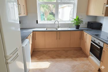 7 bed house, 99 Namu Road, Ensbury Park, Bournemouth, BH92RA - Image 4