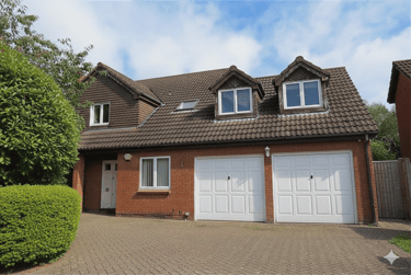 7 bed house, 10 Vine Farm Road, Talbot village, Poole, BH125EN - Image 1