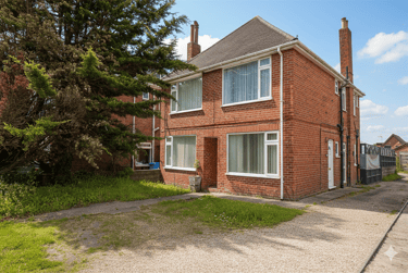 3 bed flat, 281b Wallisdown Road, Talbot village, Poole, BH125BT - Image 2