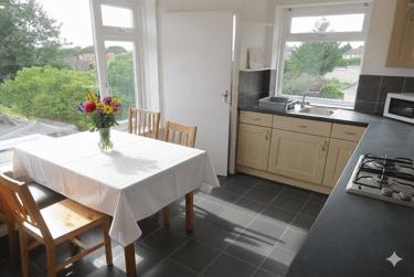 3 bed flat, 281b Wallisdown Road, Talbot village, Poole, BH125BT - Image 3