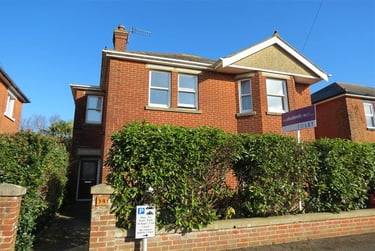 5 bed house, 14 Wallis Road, Talbot village, Bournemouth, BH104AG - Image 2
