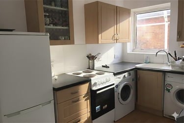 3 bed flat, 47a Stanfield Road, Winton, Bournemouth, BH92NL - Image 2