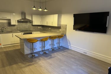 6 bed flat, Flat 1, 11 Meyrick Park Crescent, Charminster, Bournemouth, BH37AG - Image 3