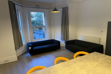 6 bed flat, Flat 1, 11 Meyrick Park Crescent, Charminster, Bournemouth, BH37AG - Image 4