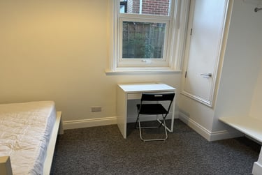 6 bed flat, Flat 1, 11 Meyrick Park Crescent, Charminster, Bournemouth, BH37AG - Image 11